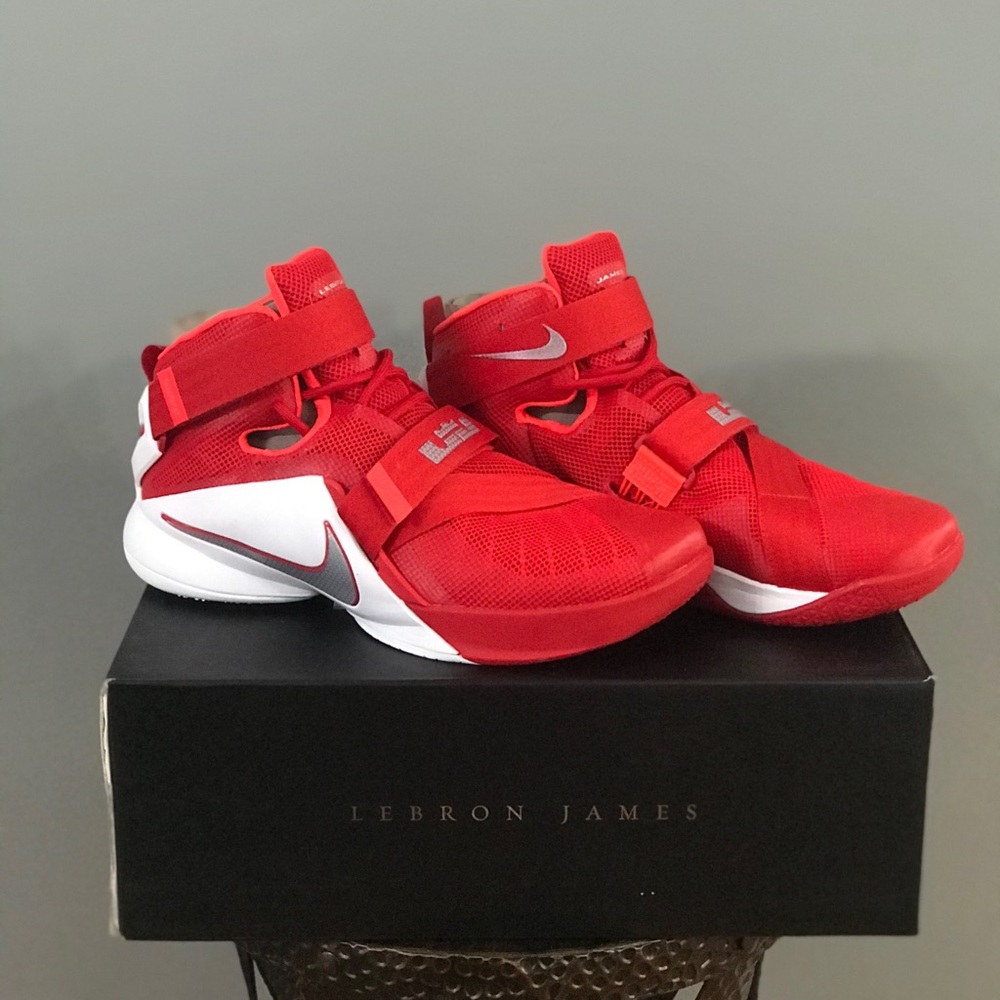 Brand new men’s basketball shoes